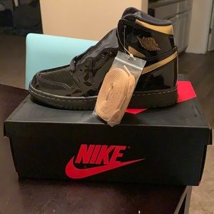 Air Jordan sz 4yrs Blk and metallic